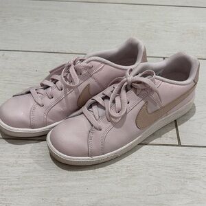Nike Women's Light Pink and Tan Sneakers 9.5